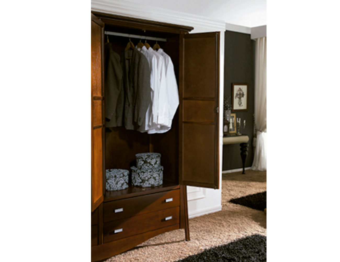 Dormitorio de matrimonio estilo clásico moderno en madera con cabecero